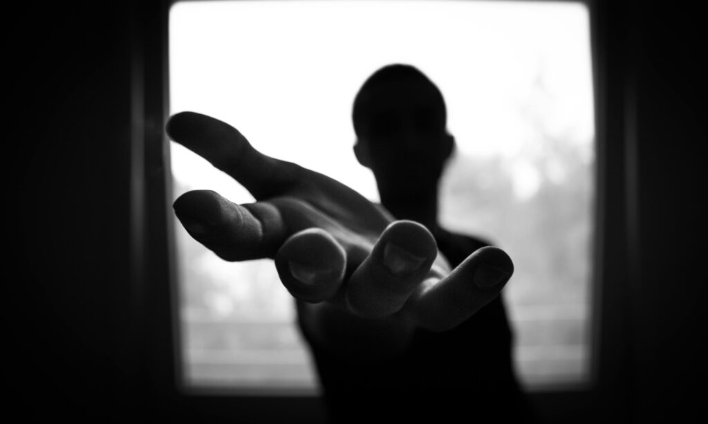 মানুষকে সাহায্য করুন